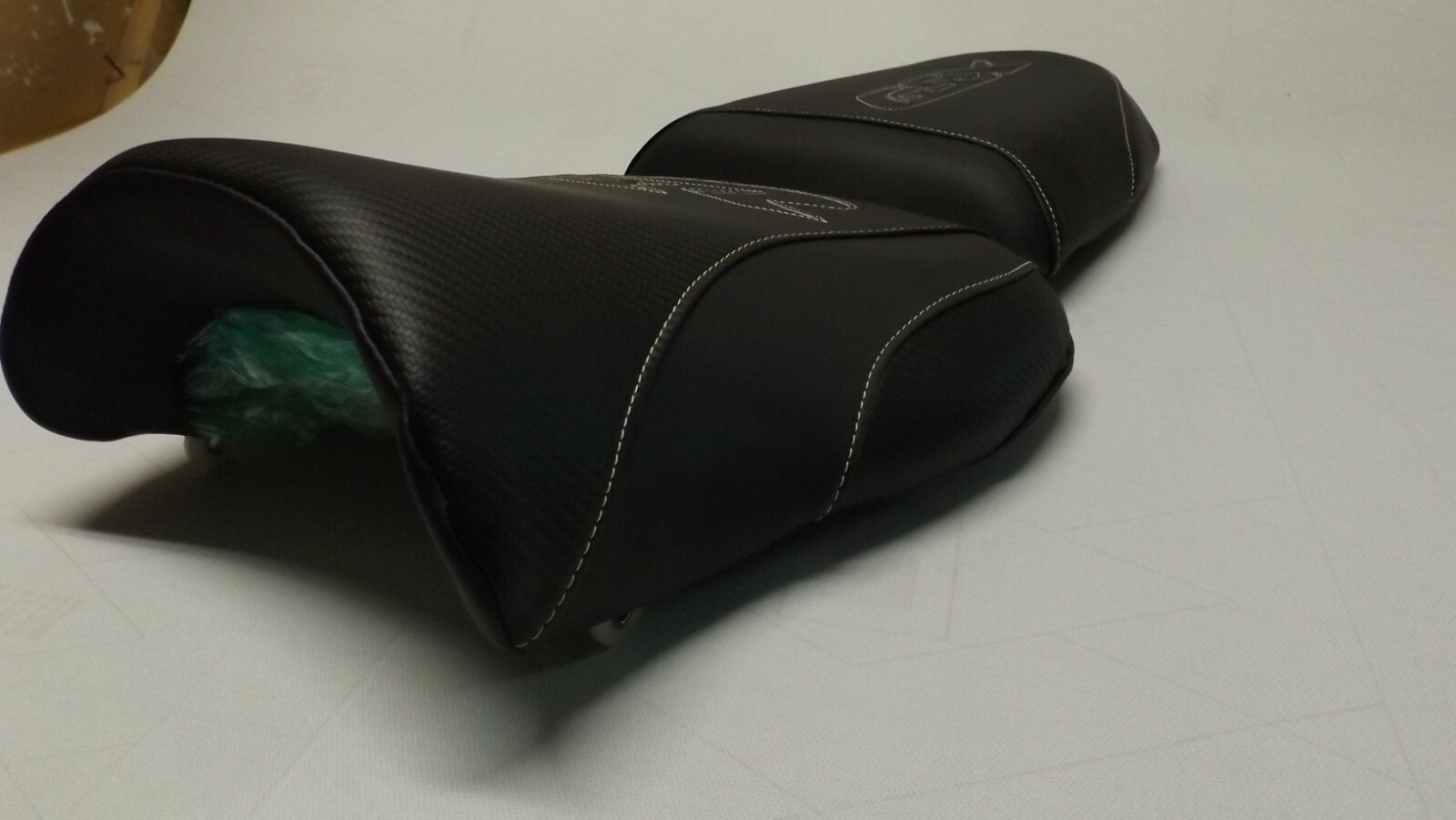 SUZUKI GSX 600R/750R/1000R FRONT & REAR BLACK CF CUSTOM FIT SEAT COVERS 00/03