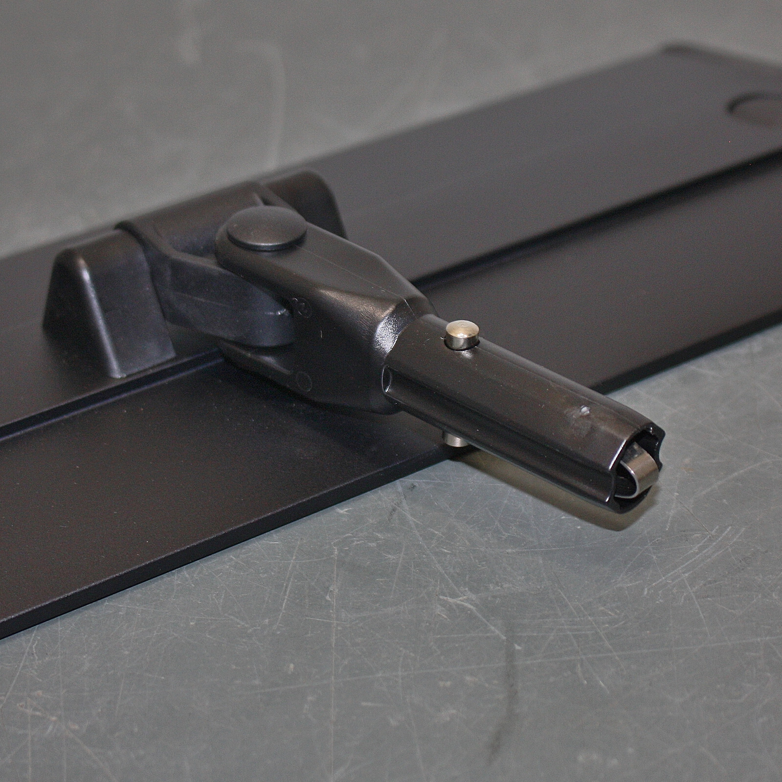 3M Scotch-Brite Flat Mop Head Frame 33492, 18" Aluminum, 2 in 1, Black