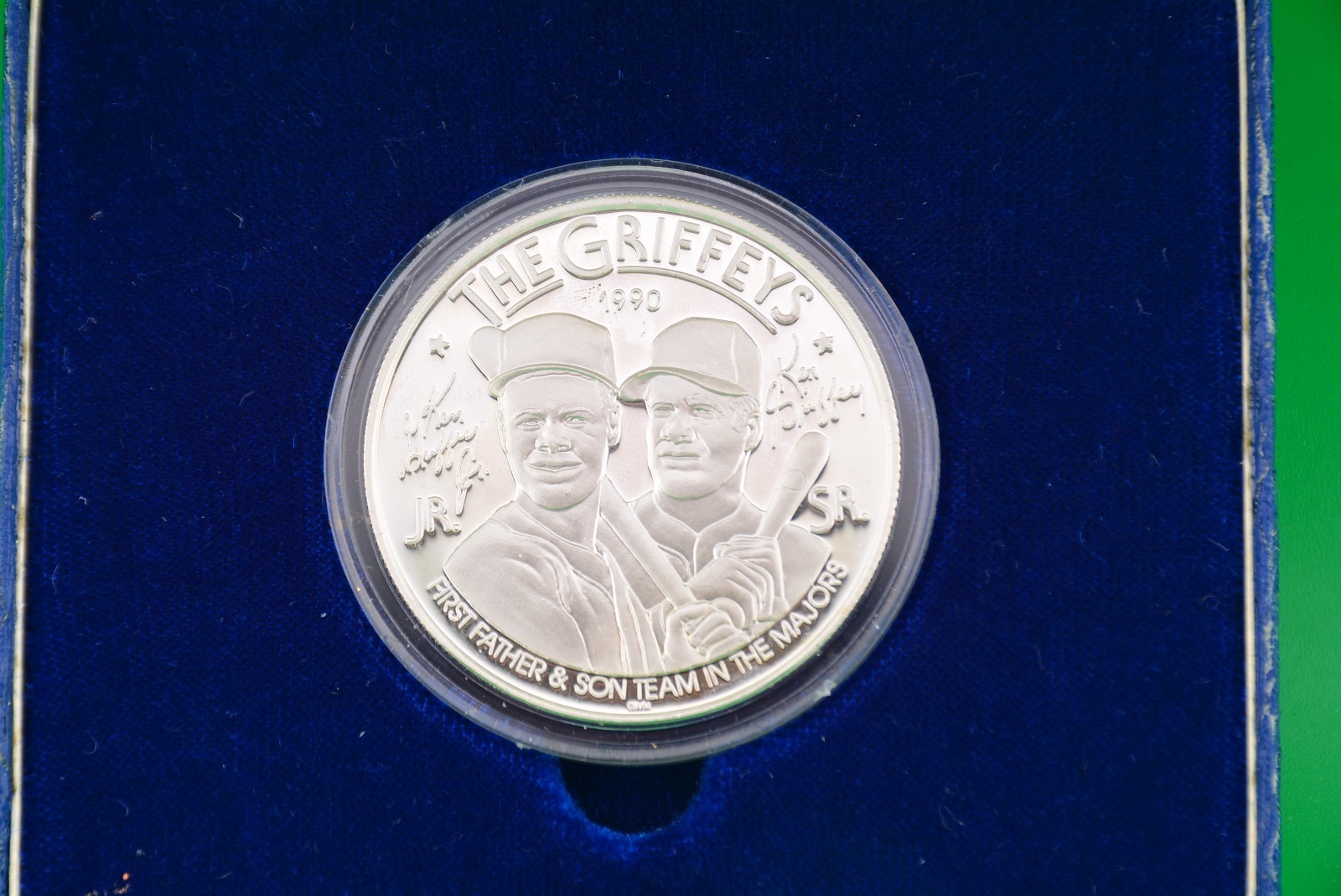 Ken Griffey Jr & Sr - Troy Oz .999 Silver Coin /25K Commemorate Back to Back HR