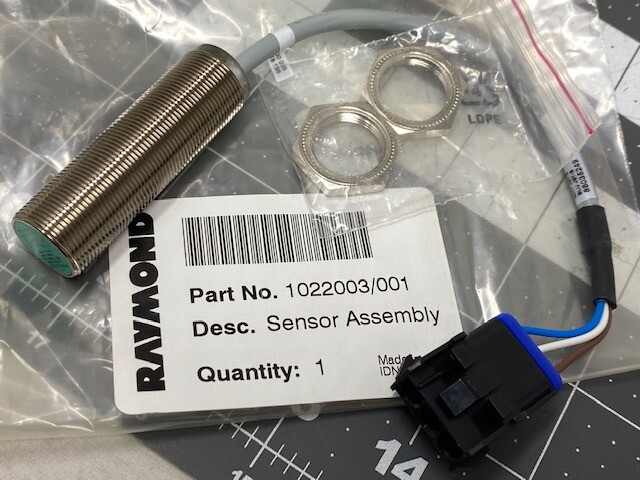 Raymond 1022003/001 Proximity Sensor For Forklift NBB8-18GM60-AO-200MM-3AMP NEW