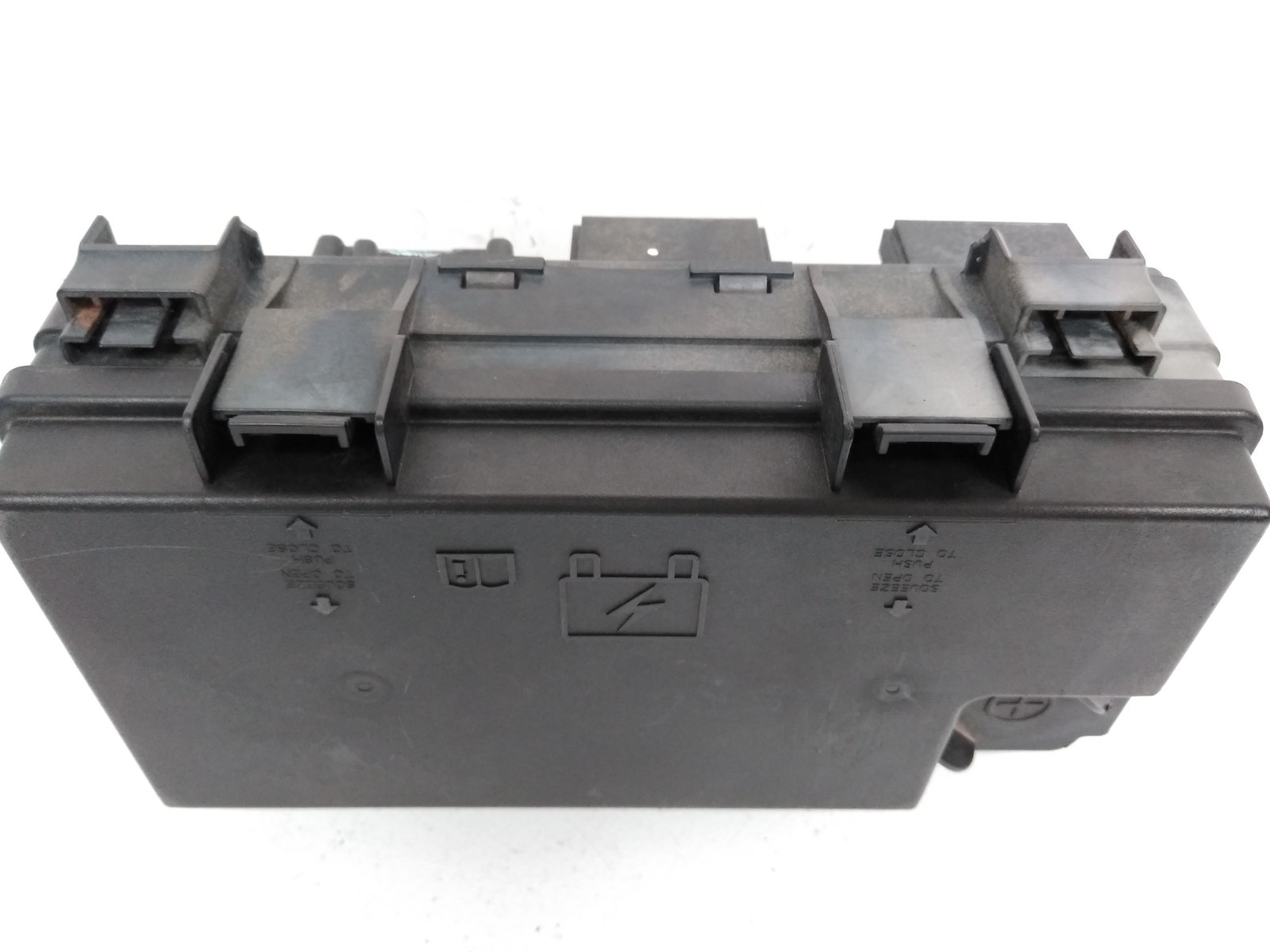 04692305AE Dodge 2010 Grand Caravan Fuse Box Engine Bay Under Hood OEM TIPM G70