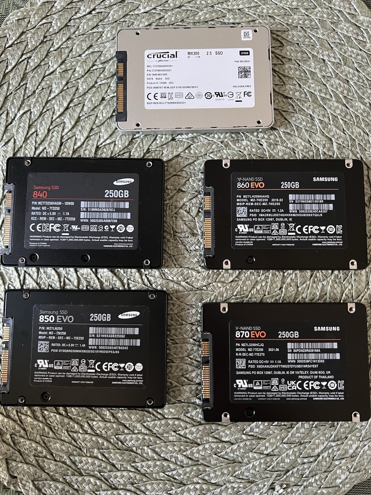250GB SSD Samsung (840, 850 EVO, 860 EVO, 870 EVO) Crucial MX300