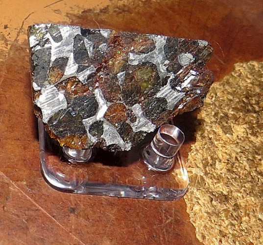 29 gm SERICHO pallasite Meteorite end piece f/ Kenya stand olivine