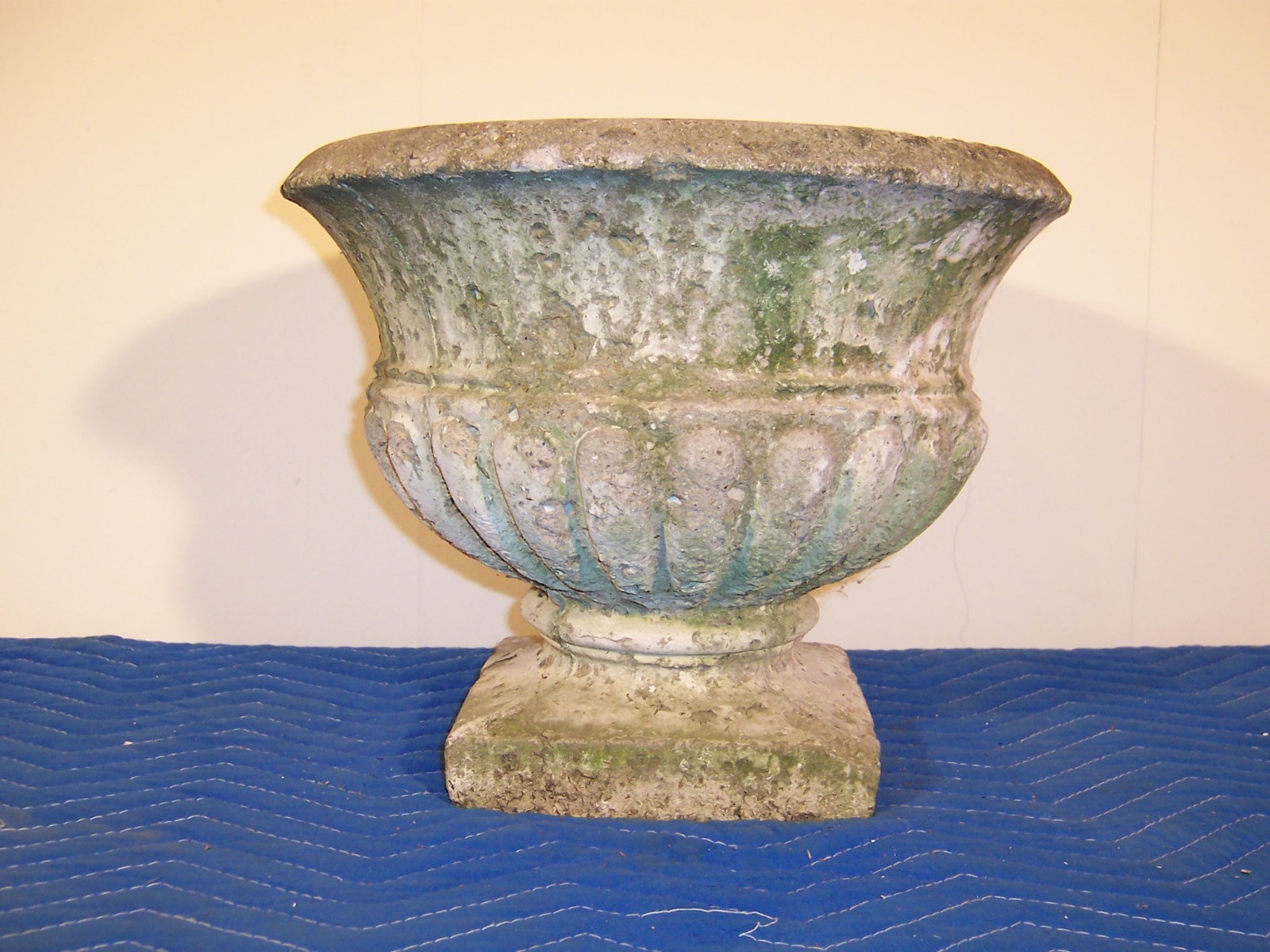 Nice Antique Weathered Concrete Garden Flowerpot Planter Urn Old White Paint