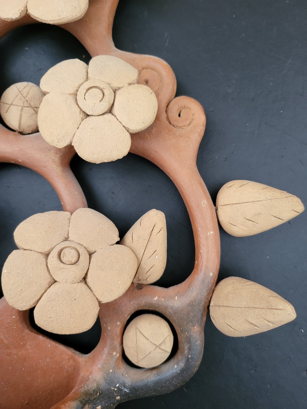 Vtg Mexican Folk Art Tree of Life Flowers Leaves Terra Cotta Wall Planter 14¼"