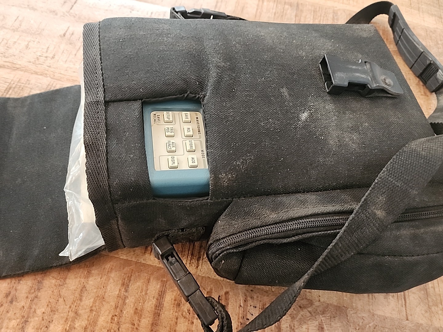 Tektronix Digital Oscilloscope 222A 12V Power Supply Carrying Case NEW Probe Set