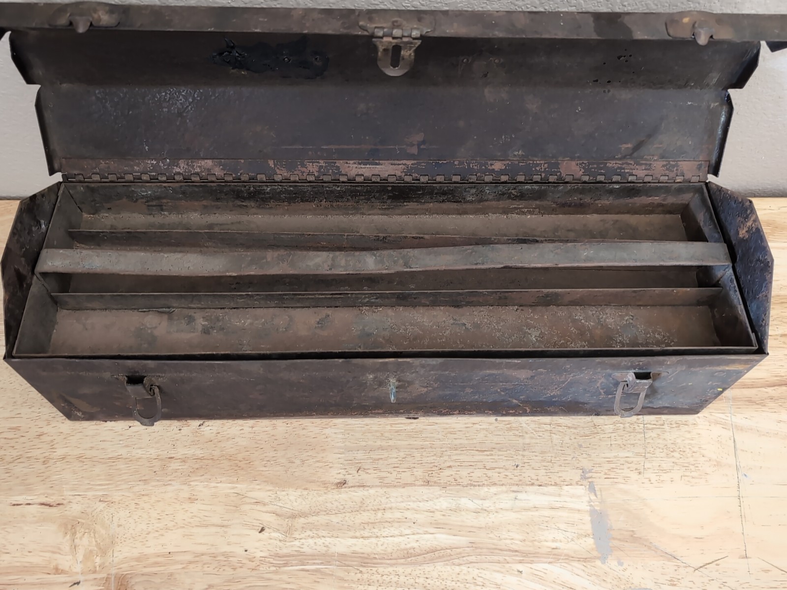 1930s Western Giant Tools Western Auto Supply Tool Box w/ Tray Leather Handle