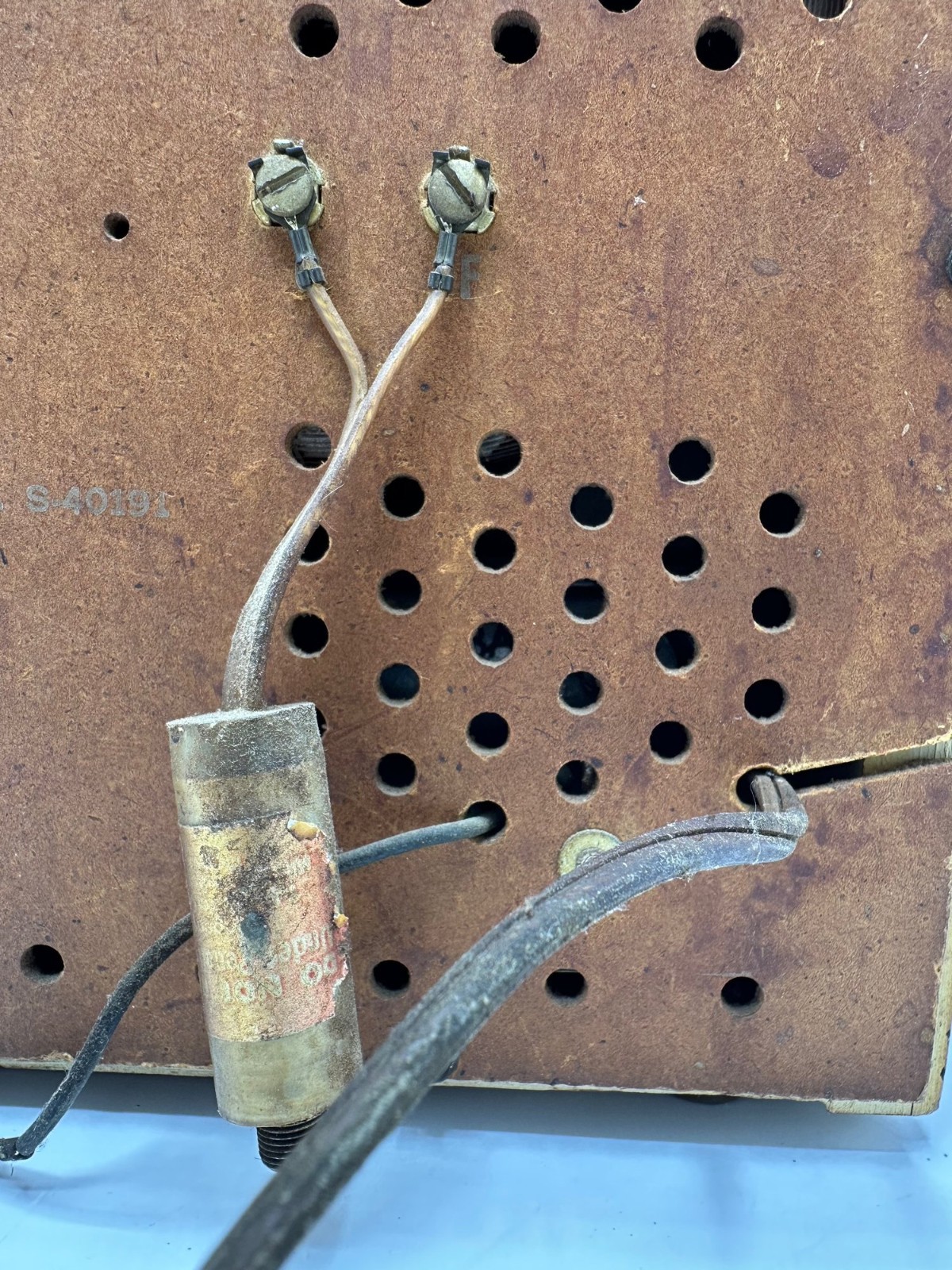 Vintage ZENITH High Fidelity AM/FM Tube Radio Wood Cabinet ~ Model B835 Working