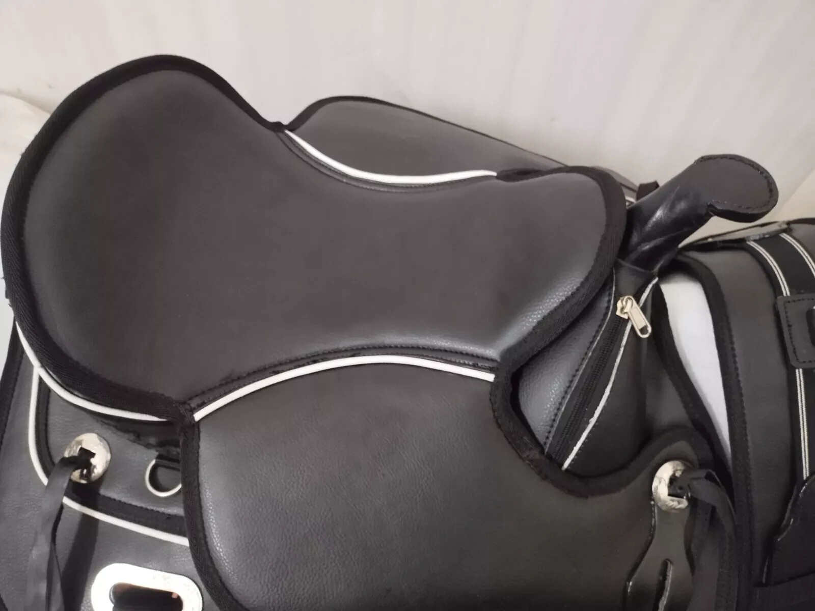 All Purpose-Treeless western Synthetic Saddle For Horses (Sizes: 14"-18")