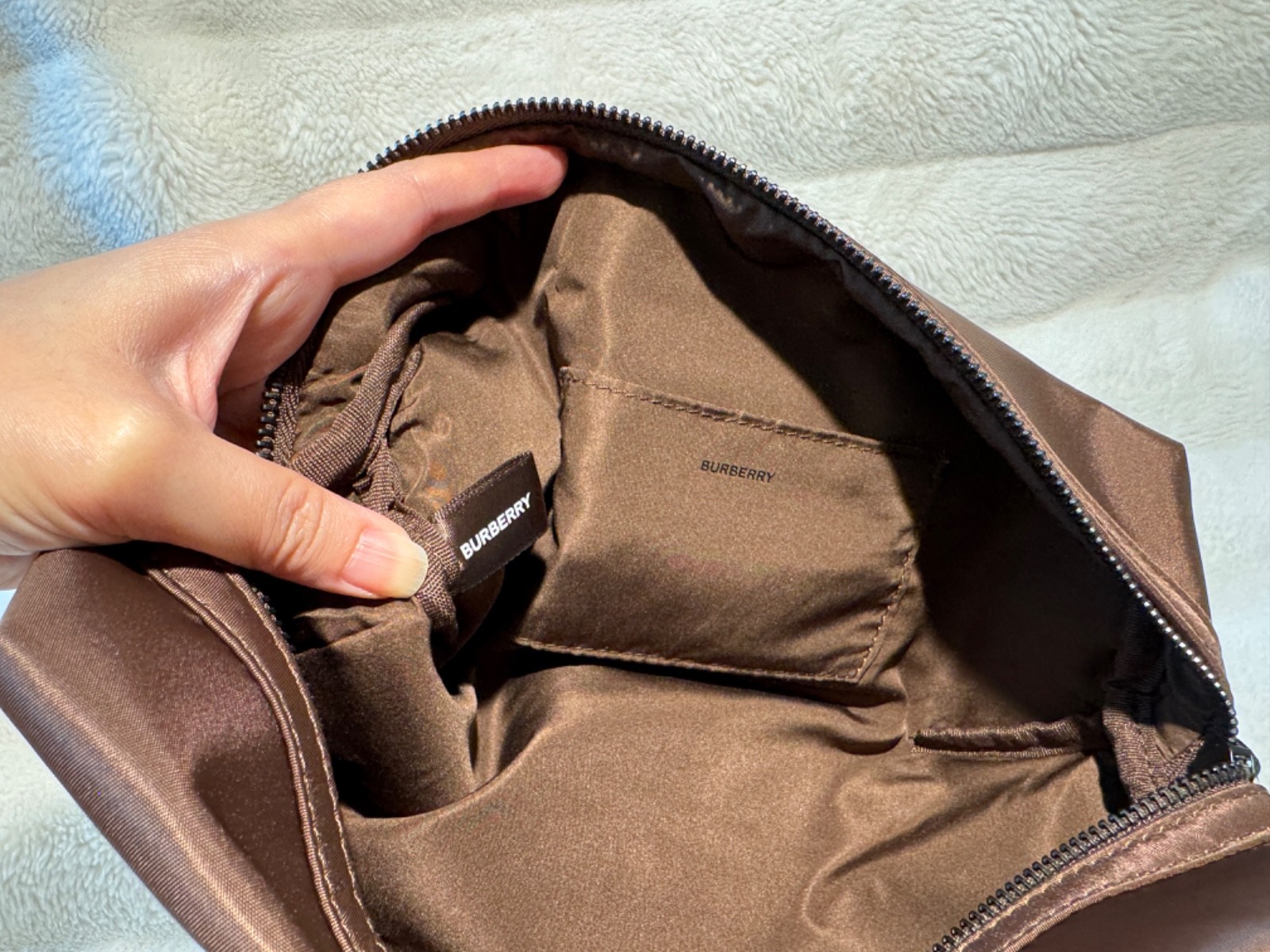 NEW Burberry Hero Chocolate Brown Travel Makeup Bag Zippered Pouch w/Strap