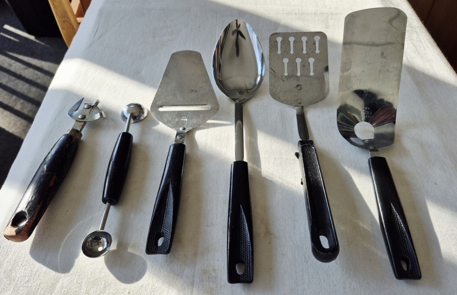 6 Piece Vtg Ecko  Kitchen Utensils Spatulas, Spoon, Can Opener, Cheese Cutter