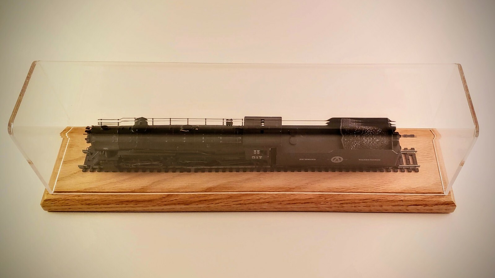 30" O Scale Model Train Display Case, Oak Base