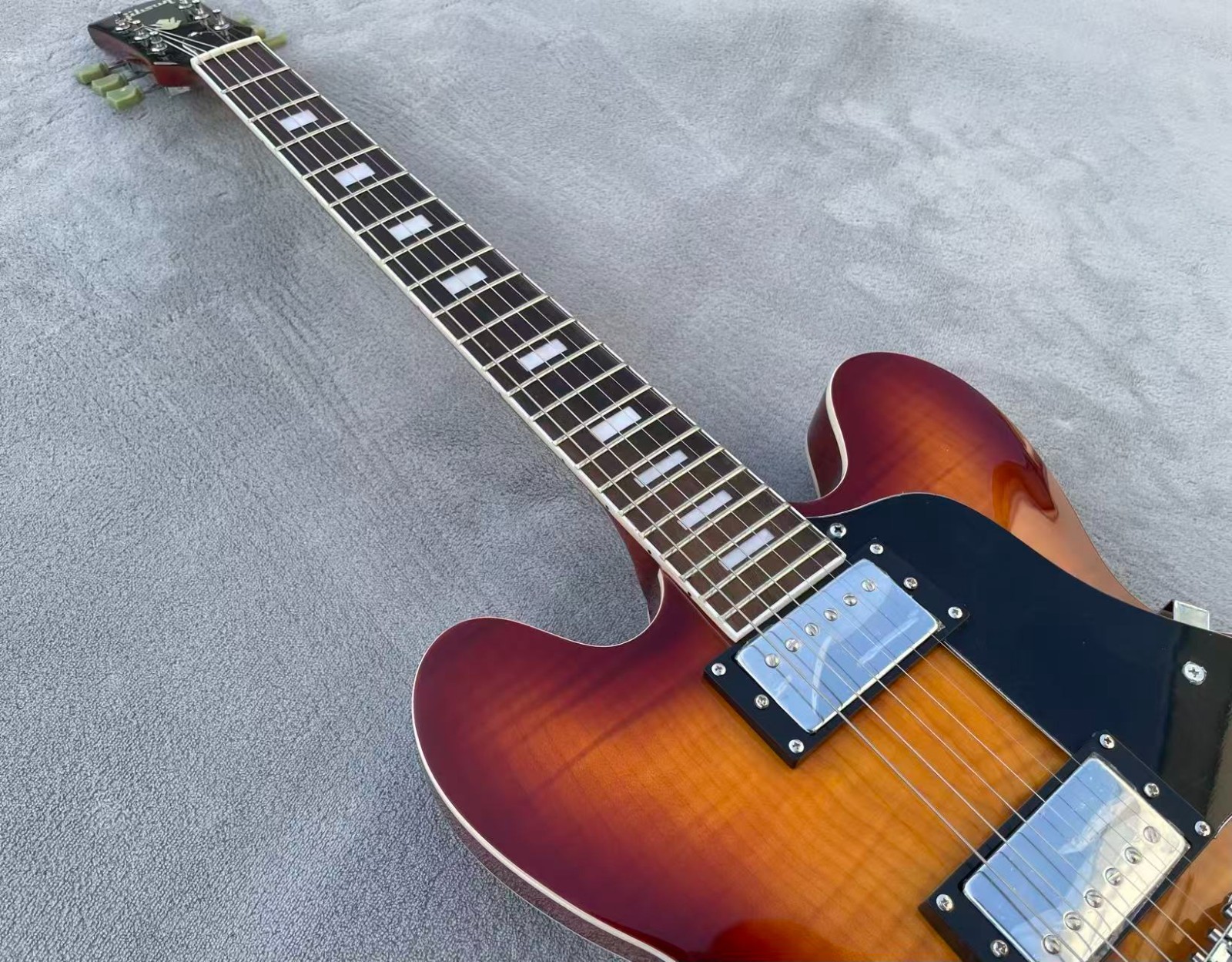 335 Electric Jazz Guitar Semi-Hollowbody Bone Nut Glossy Finish Flame Maple Top