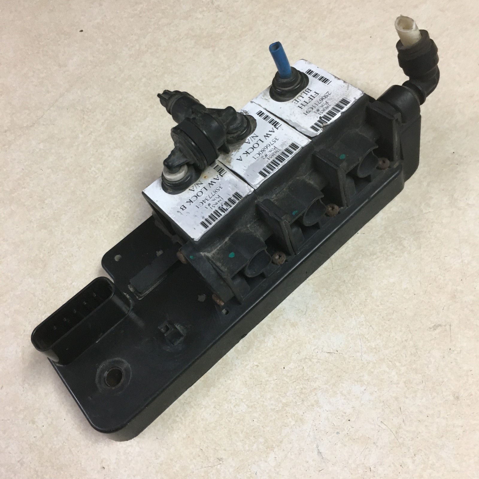 International Air Brake Solenoid Control Module 2506711C91 3576680C1 3587734C1