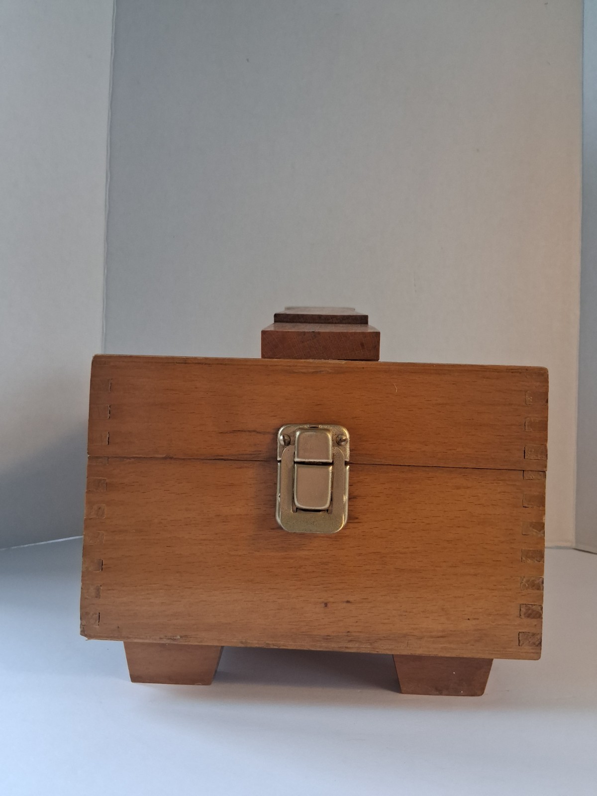 Vtg 1960's Shoe Shine Valet; Brush Kit Includ.; Dove Tail Wood Detail; EUC/Mint!