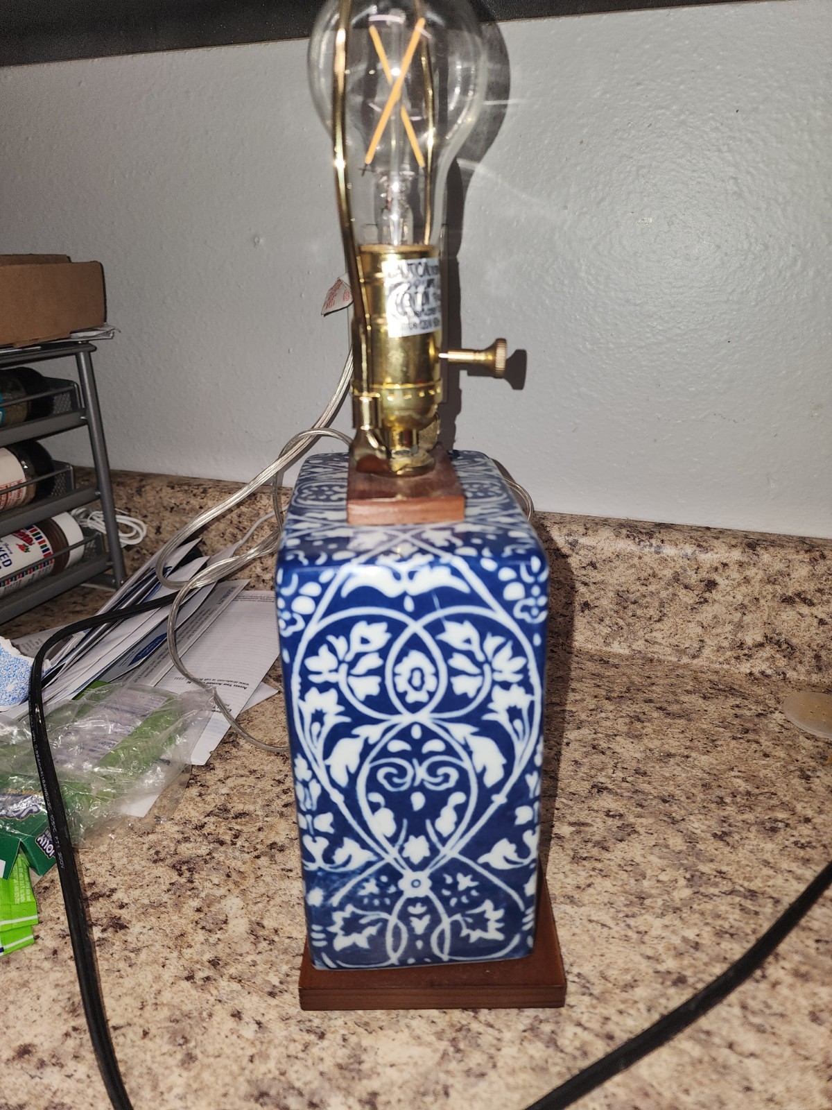 Ralph Lauren Blue Porcelain Finish Ceramic Vtg Table Lamp Medallion