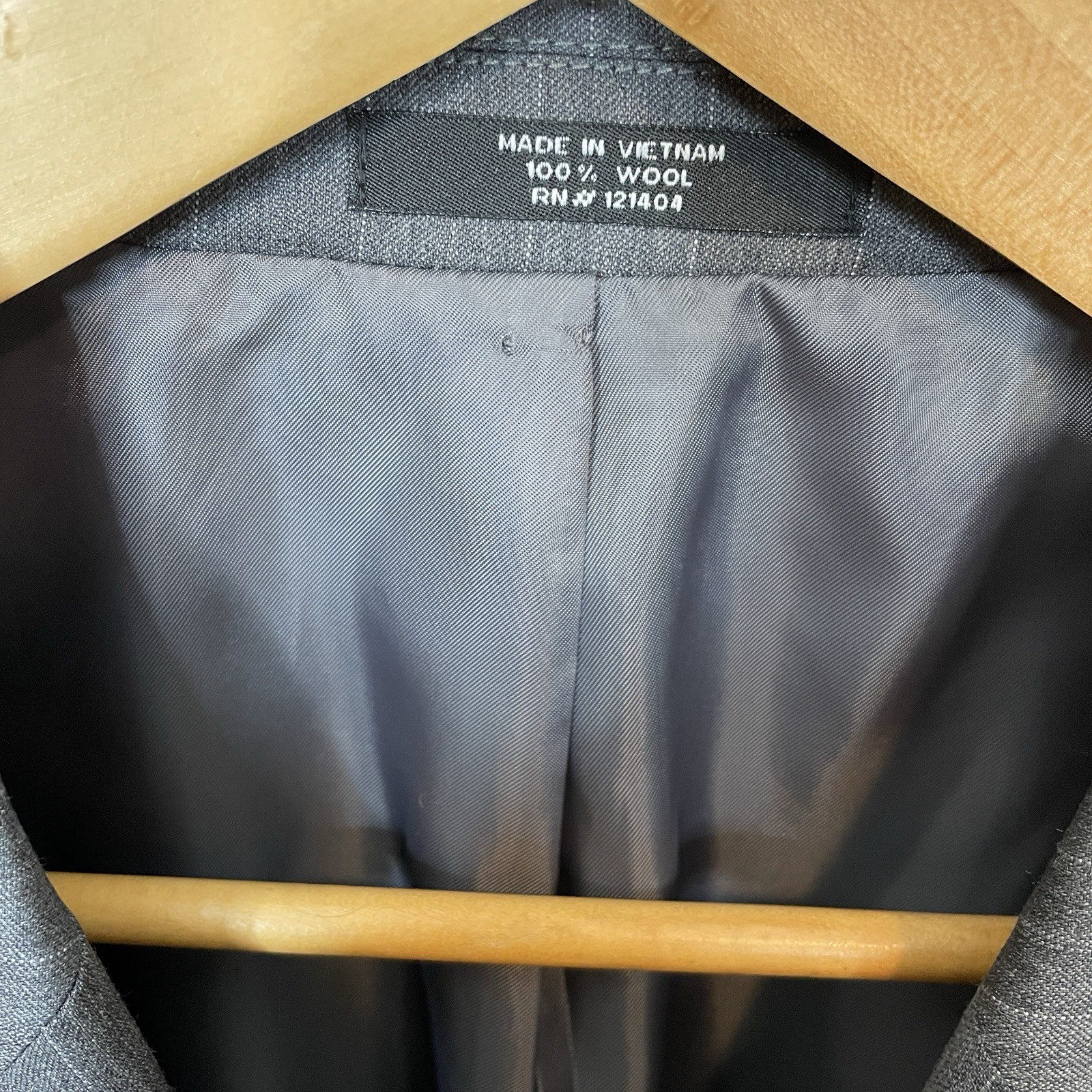 Lineage 2 Piece Suit Mens 44R 38x28 Gray Striped Wool Three Buttons Pants