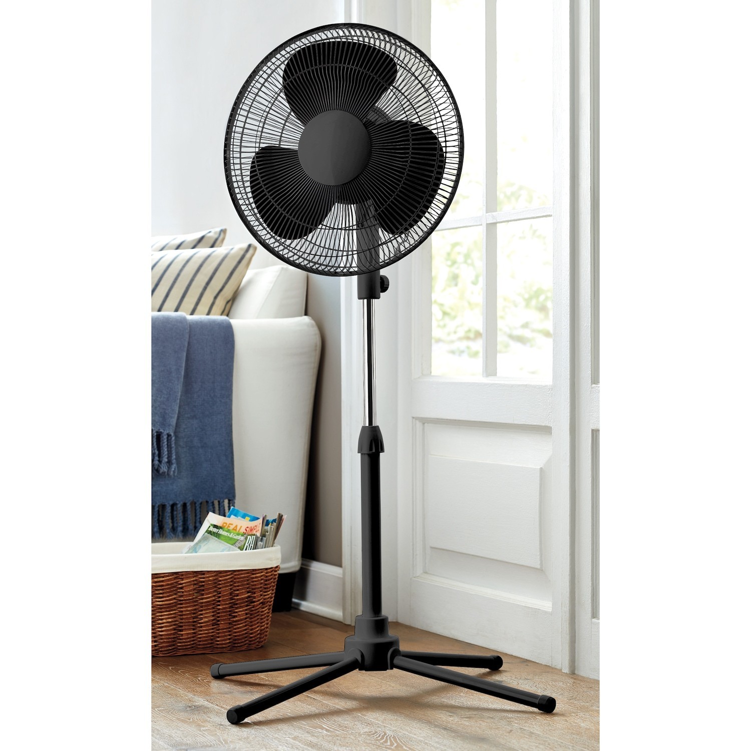 16" White Oscillating Pedestal Fan 120V Adjustable Tilting Angle Ventilation