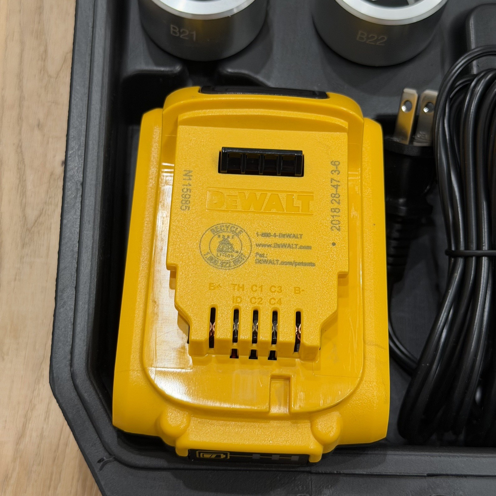 DeWALT DCE151TD1 20V MAX Cordless Cable Stripper Kit (New Open Box) size B3-B22