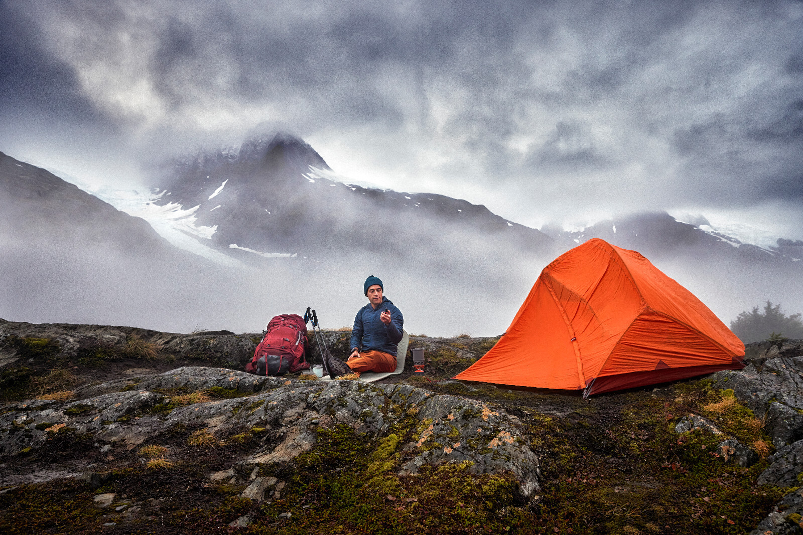 Garmin inReach Mini 2 Compact GPS Satellite Communicator 010-02602-01, Black