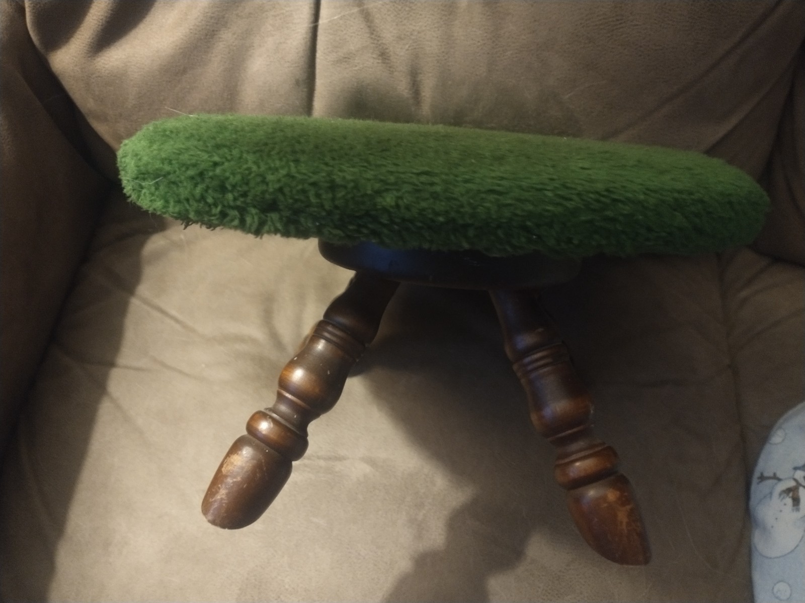 Vintage Oval Footstool w/ Green Rug Top & Angled Wooden Legs
