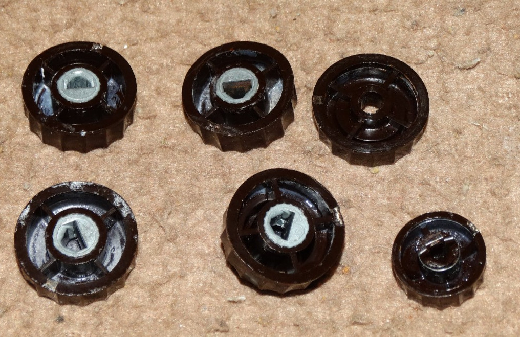 ZENITH High Fidelity Model #61 6 Piece Brown Fluted Knob set Very Good Condition