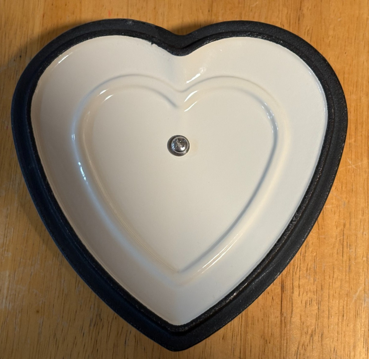 Smith and Clark Ironworks Cream 1qt Cast Iron Heart Shaped Dutch Oven
