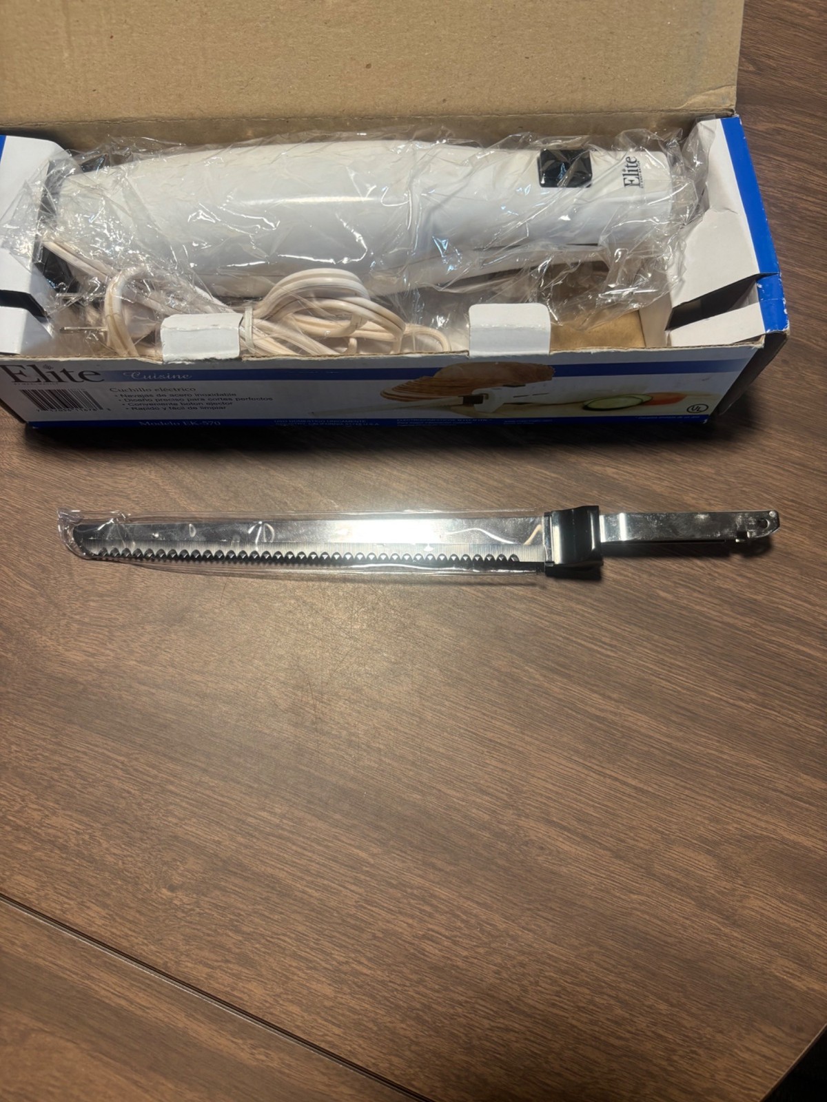 Elite Cuisine Electric Knife Stainless Steel Blades Model EK-570 White UL Certif