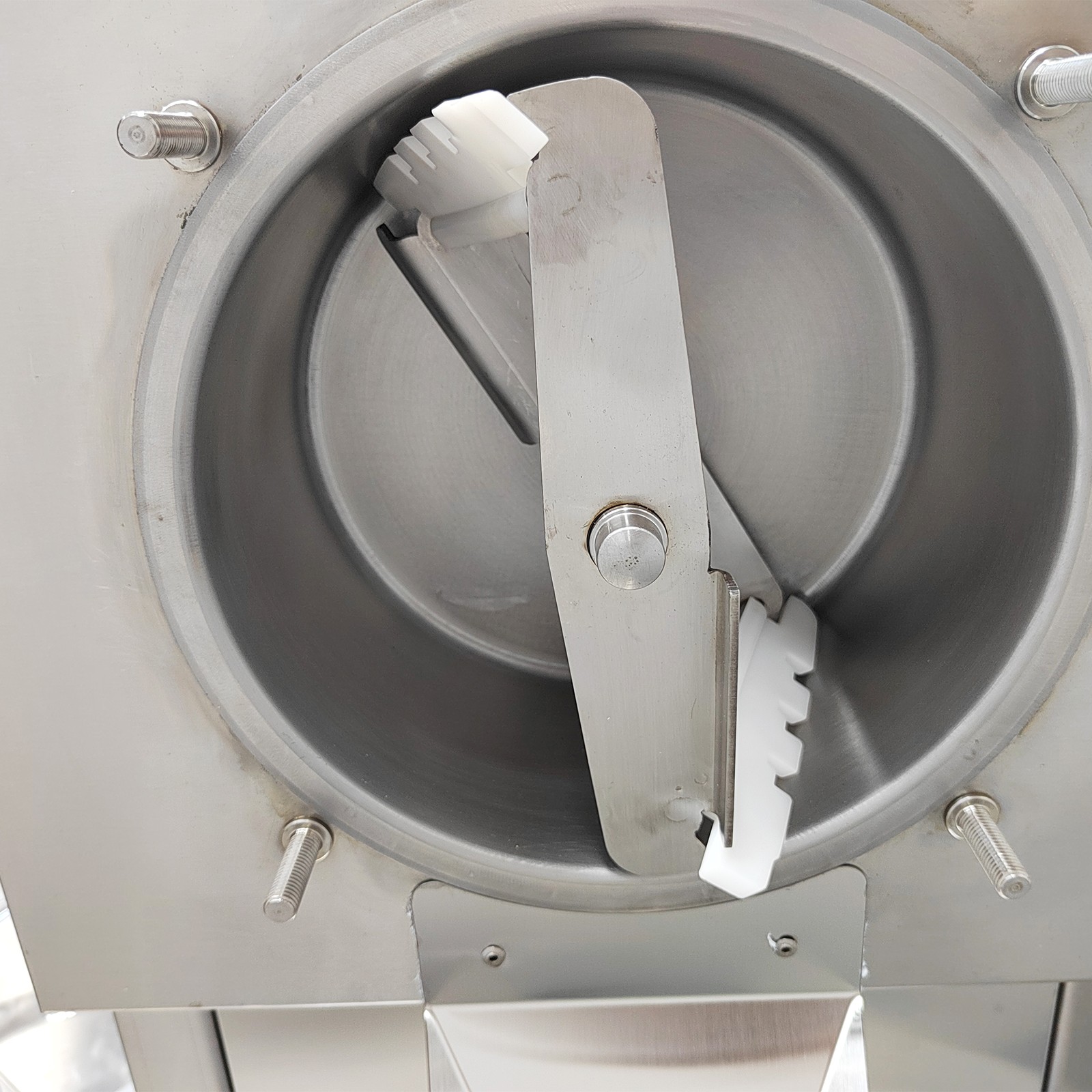 Hard-Serve Ice Cream Maker Commercial Ice Cream Machine 18-25 L/H Yield 110V