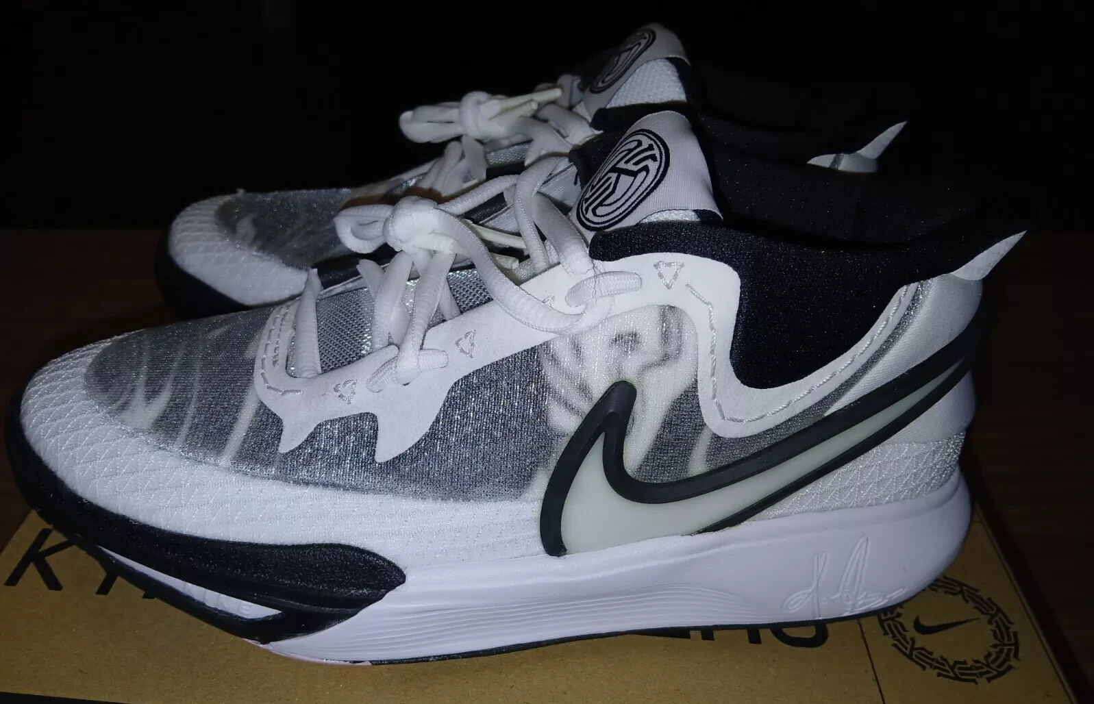 Nike Kyrie 8 GO Size- 5.5Y White/White Black. DQ8076-101 **NEW-IN-BOX