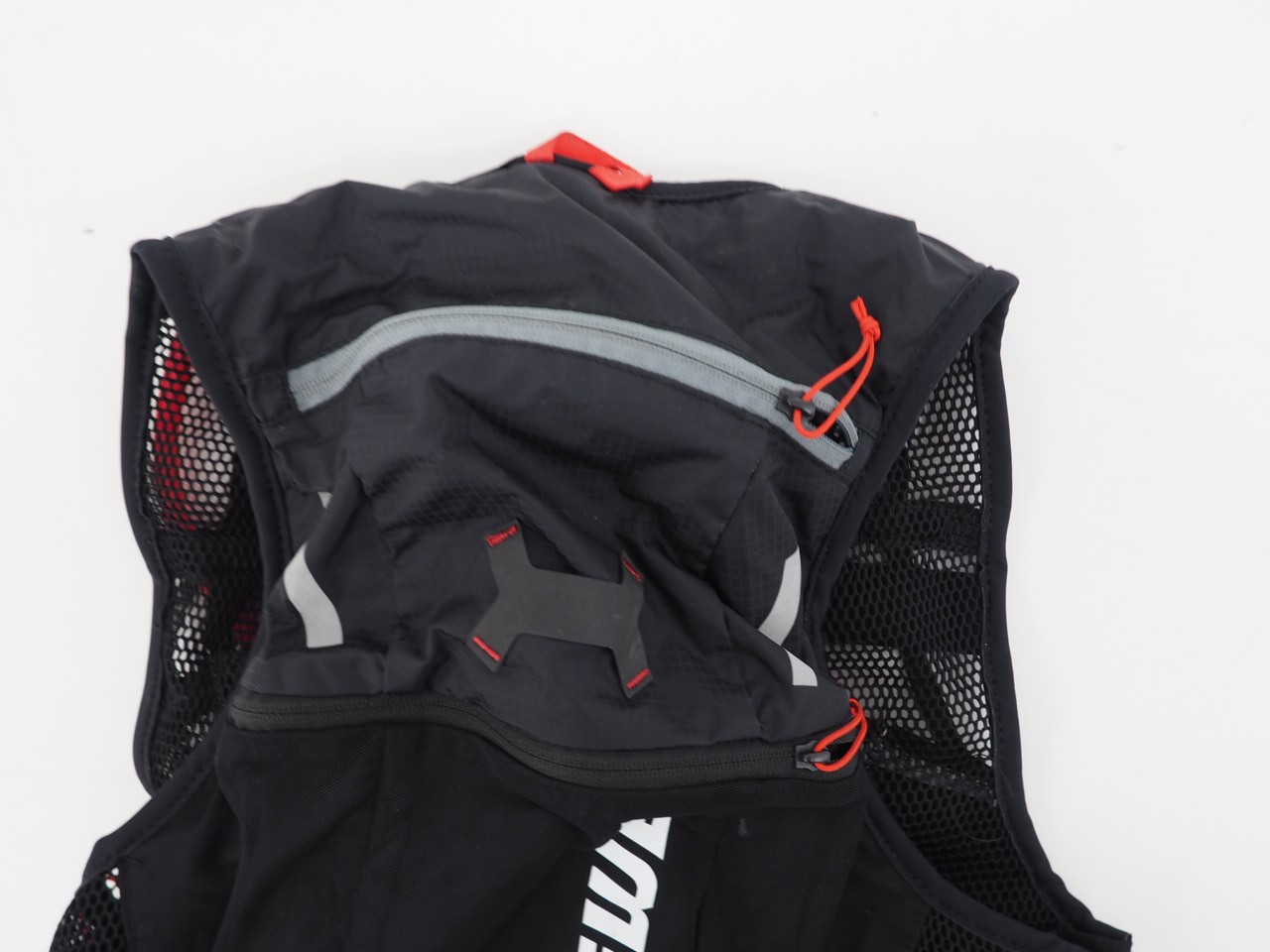 USWE Rush 8L Bike Hydration Vest Black / Red Size Medium w/ Bladder