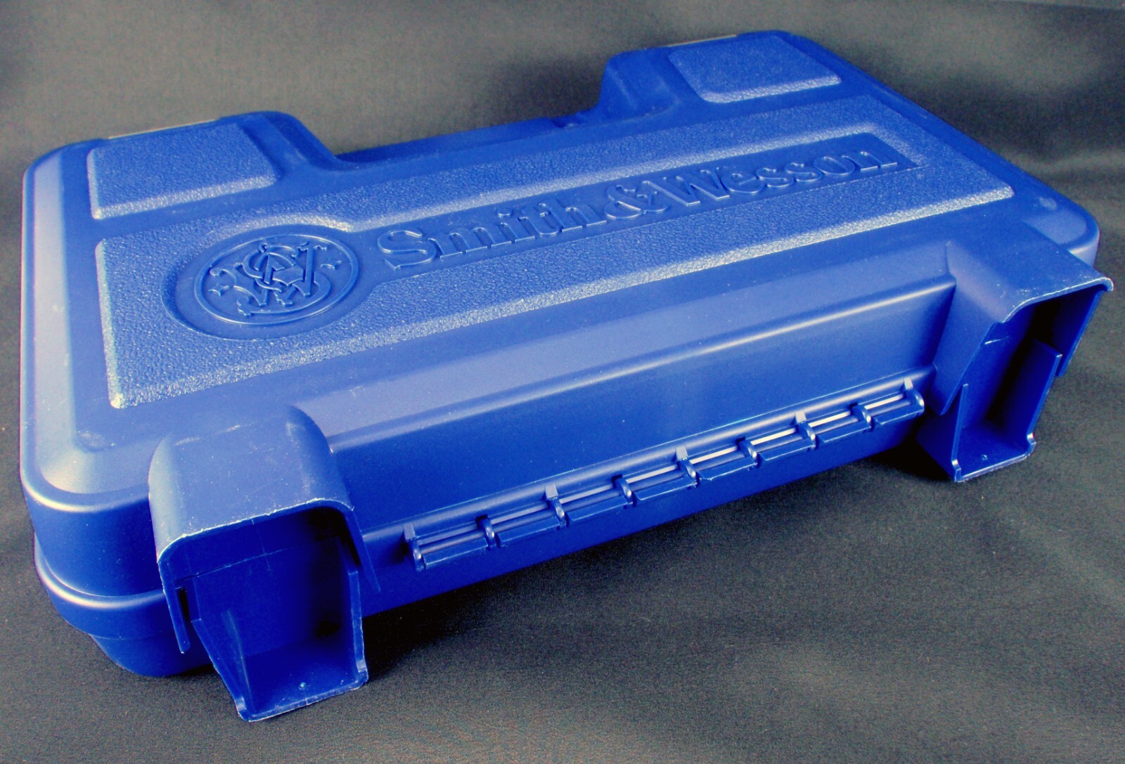 Smith Wesson Universal Medium OEM Case. Fits up to 6" barrel.