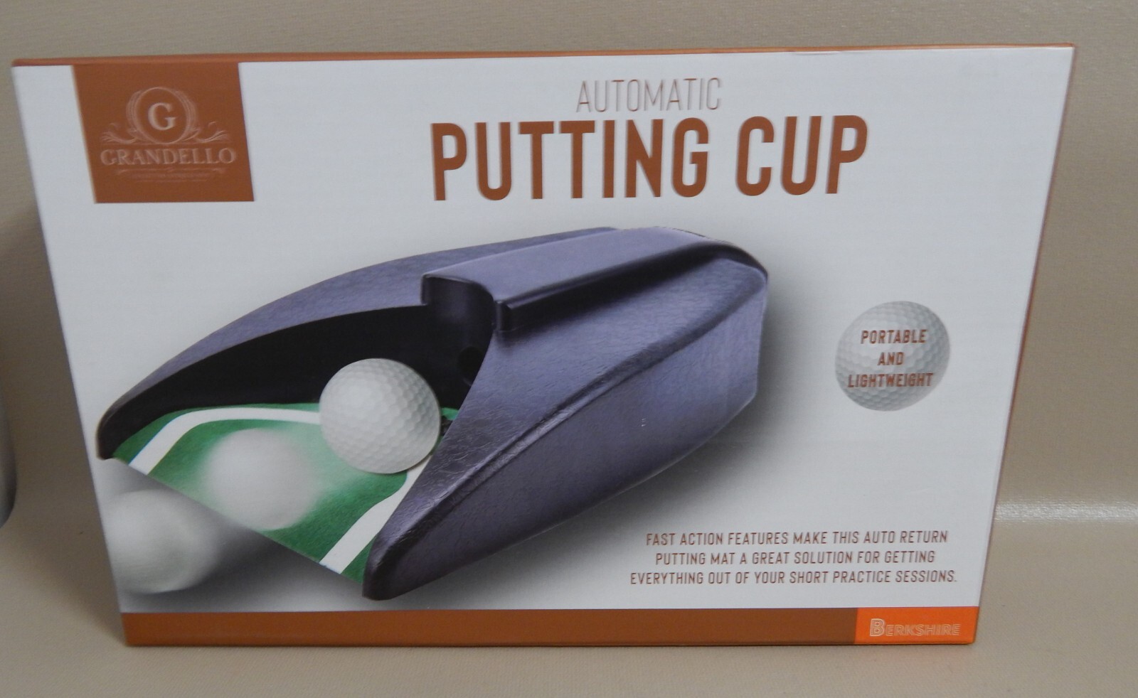 BERKSHIRE GRANDELLO Automatic Golf Putting Cup Auto Ball Return Battery Op NEW