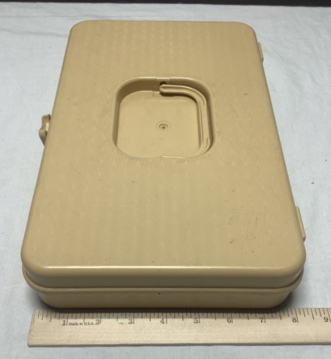 Vintage Wil-Hold Plastic Sewing Box Thread Case w/Handle and Thread Wilson