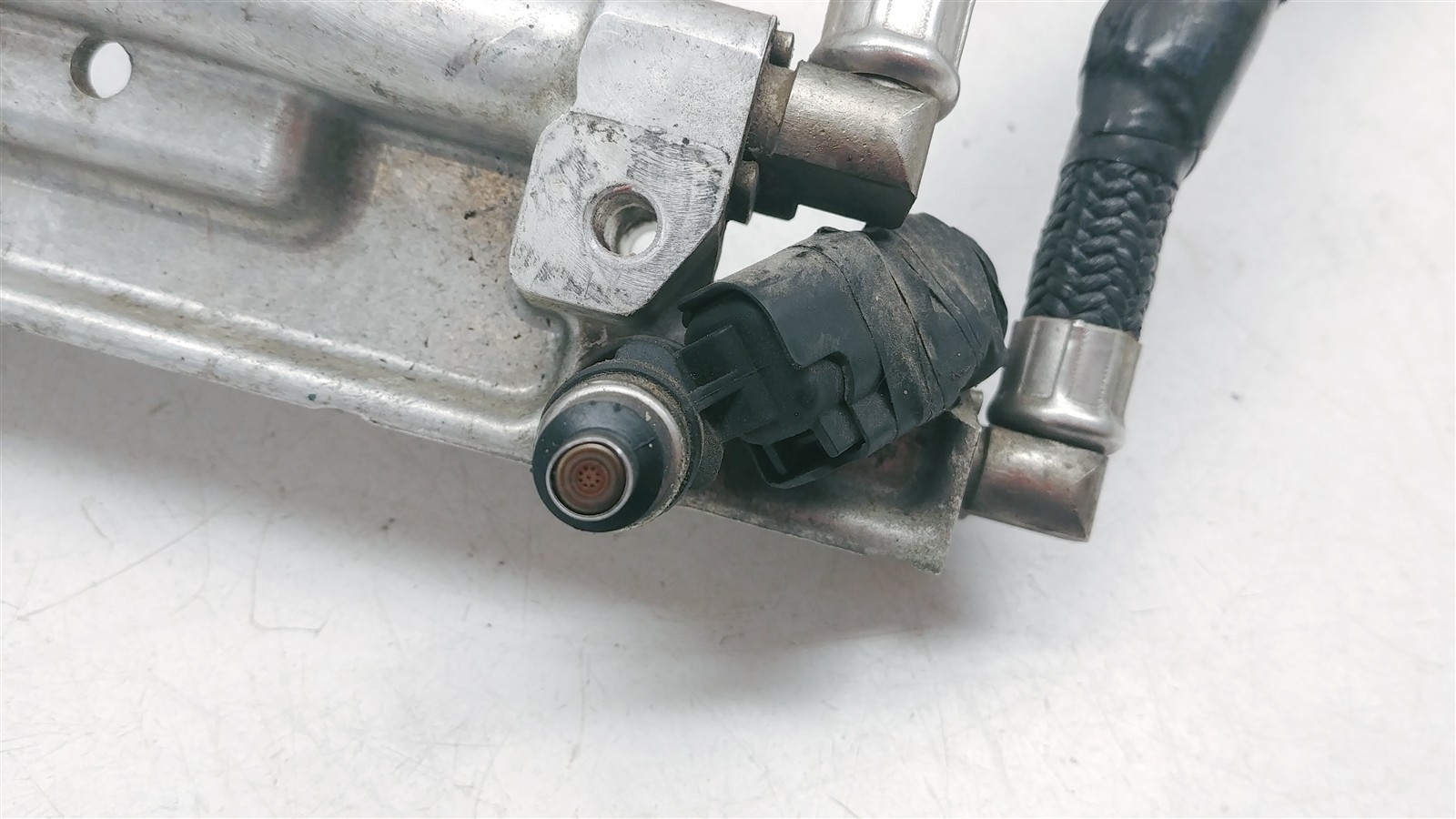 2014 Polaris Switchback Assault 800 #2 Fuel Rail Assy w Fuel Injectors & Harness