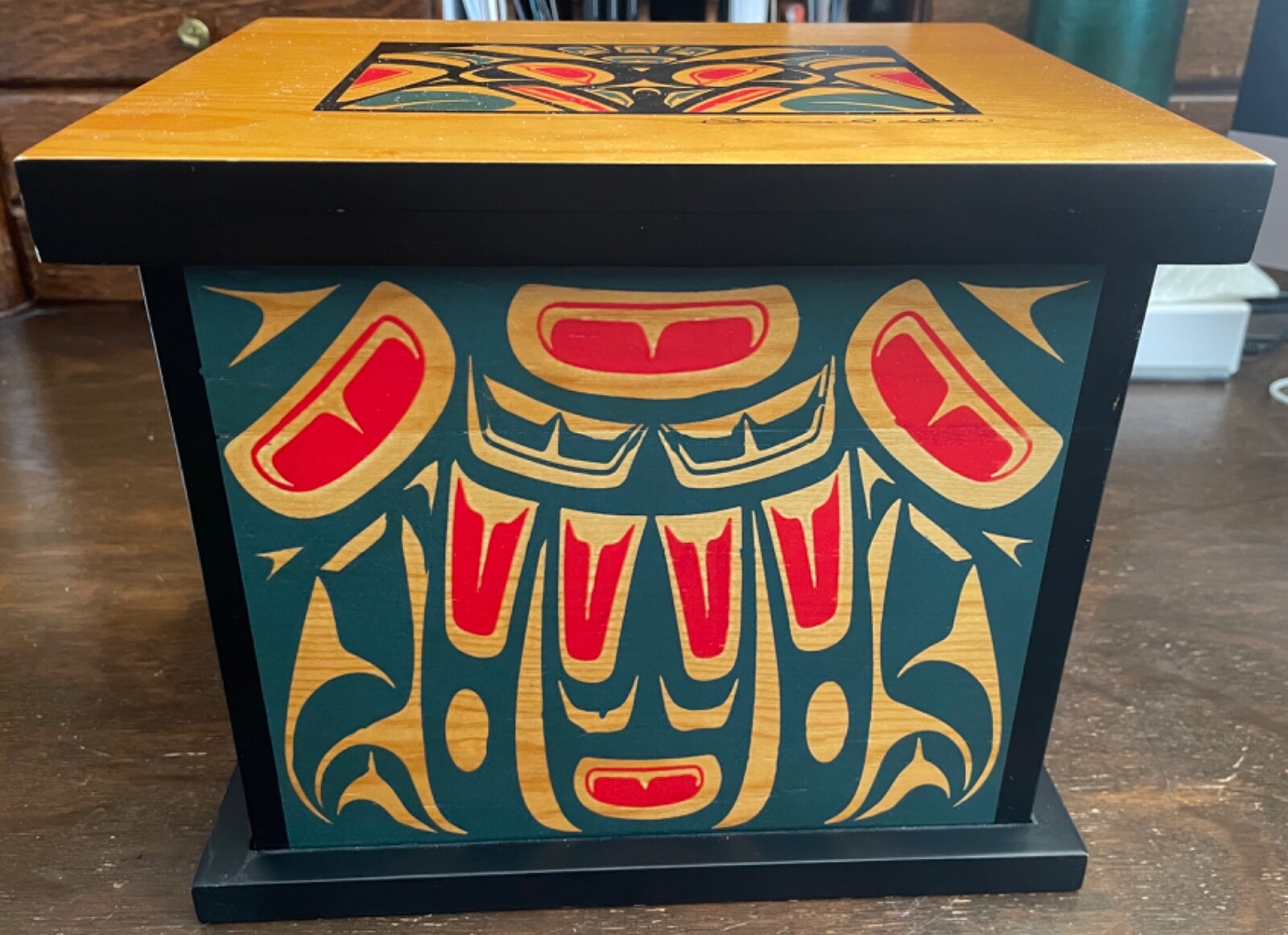 VINTAGE SIGNED CLARENCE A. WELLS NW COAST CANADA INDIAN WOOD BOX