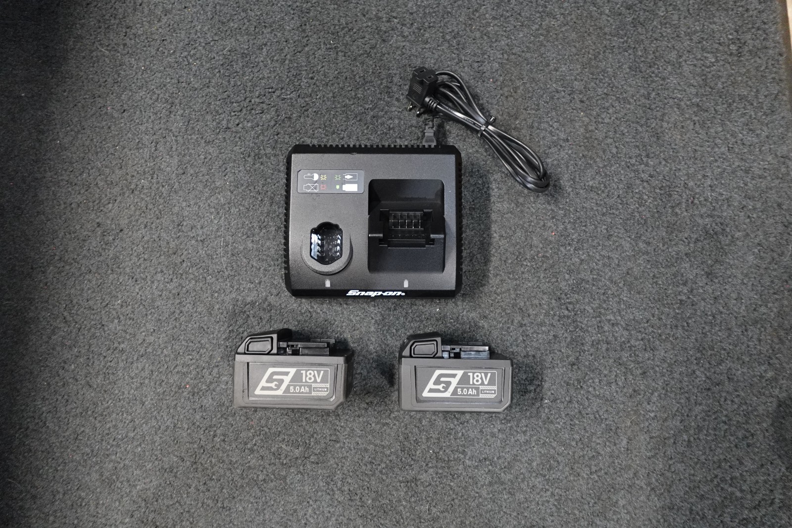 Snap On CTPSK185 18v 5Ah Power Supply Kit 2pc CTB185 + 1pc CTC131A Charger