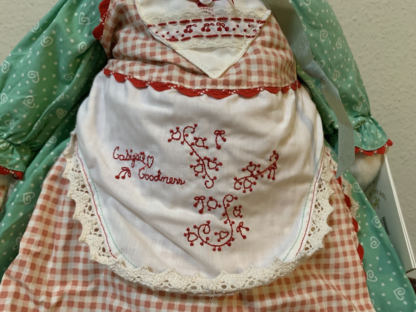 Bunnies By The Bay Gabigail Goodness 20" Bunny Hallmark 2002 Tag & Stand