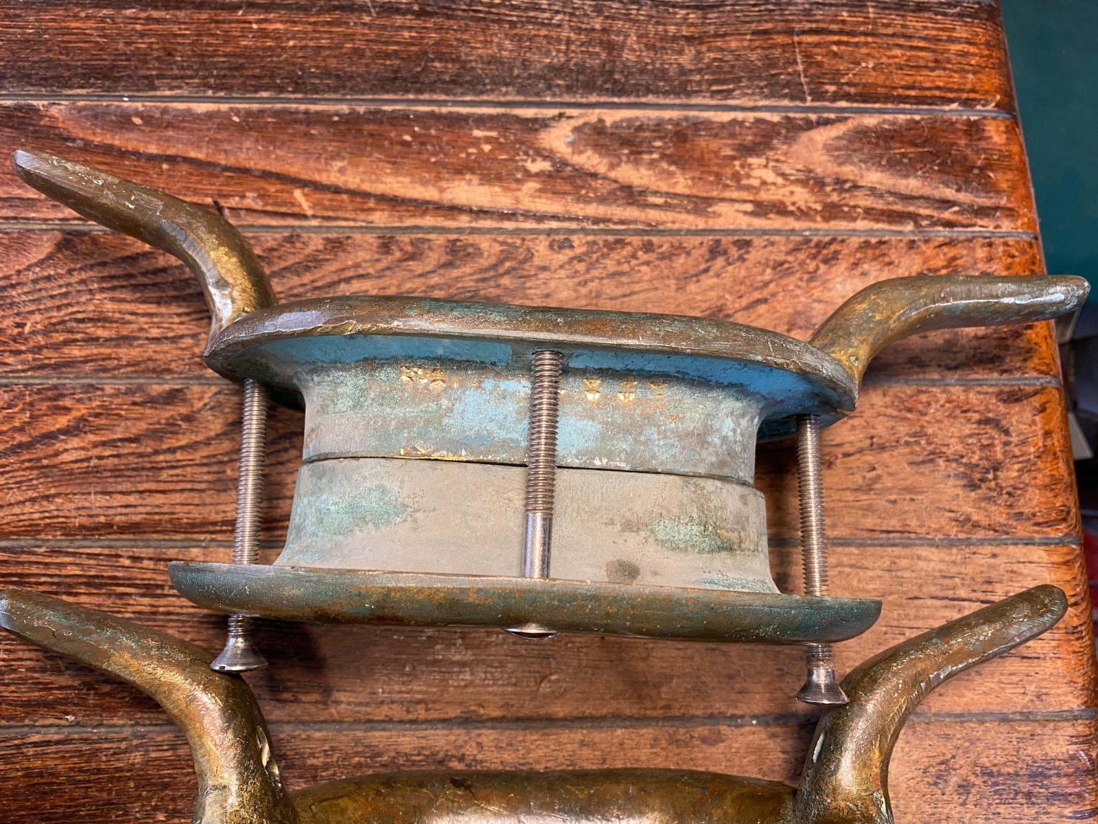 PAIR OF LARGE VINTAGE CAST BRONZE COMBINATION CLEAT/HAWSE HOLES 13" NICE PATINA!