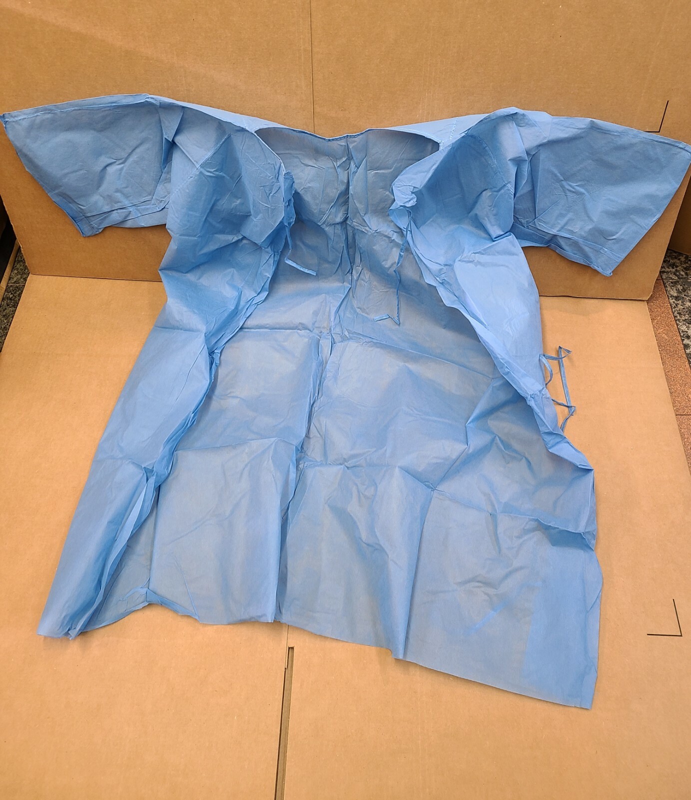 Case of 50 Medline Disposable Patient Gowns Multi-Layer Blue Short Sleeves Large