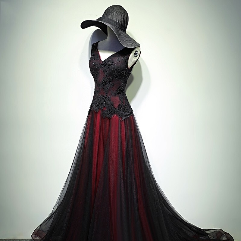 Black And Red Wedding Dresses Gothic Sleeveless V Neck Beaded Lace Bridal Gowns