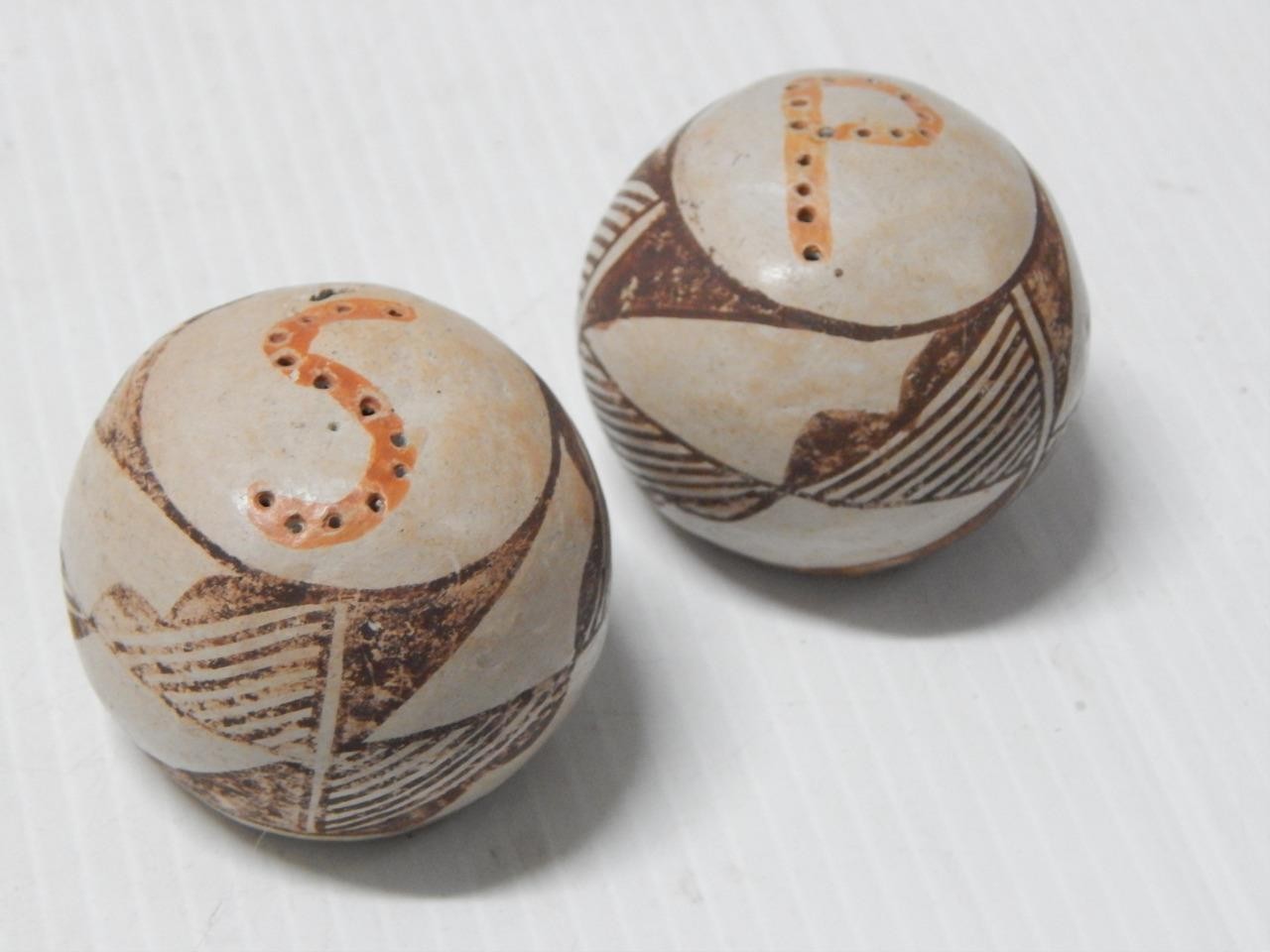 ANTIQUE VINTAGE ACOMA INDIAN POTTERY S & P SHAKERS POT - OLD