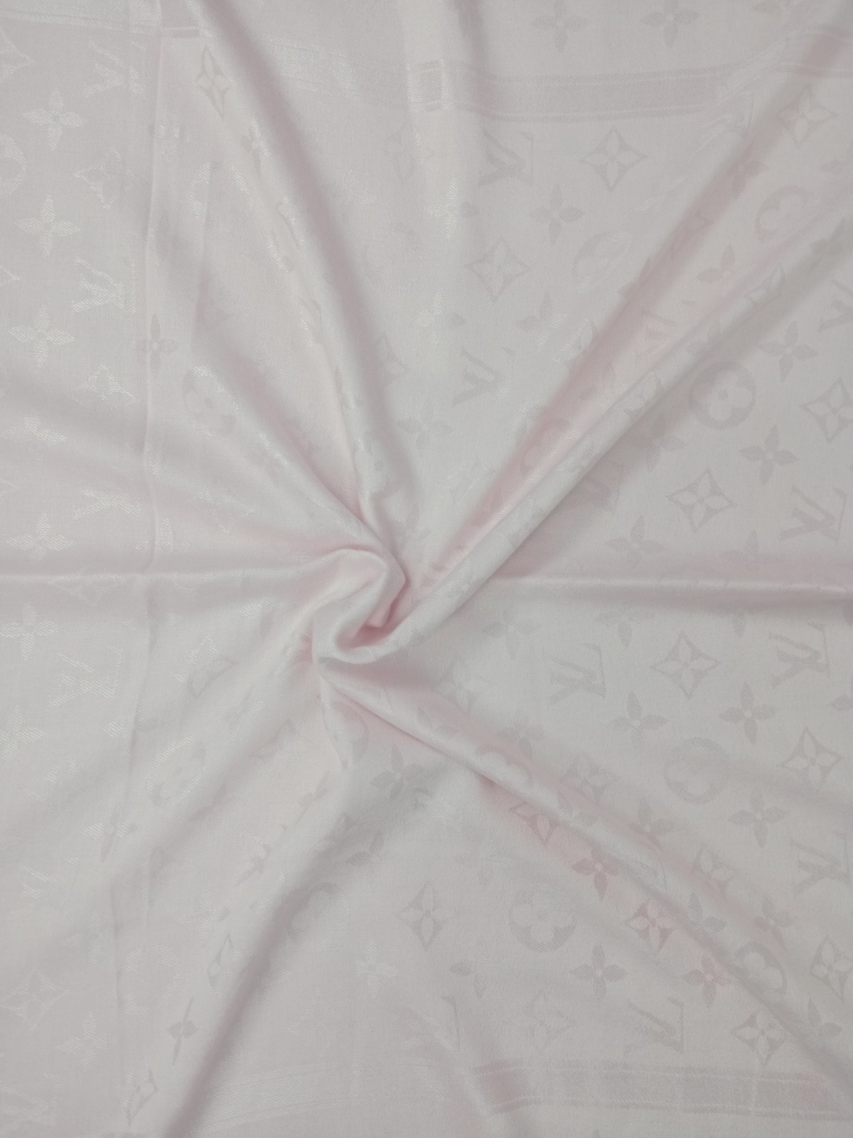 Authentic Louis Vuitton Wrap Stole Shawl 65% Cashmere 35% Silk Light Pink Used