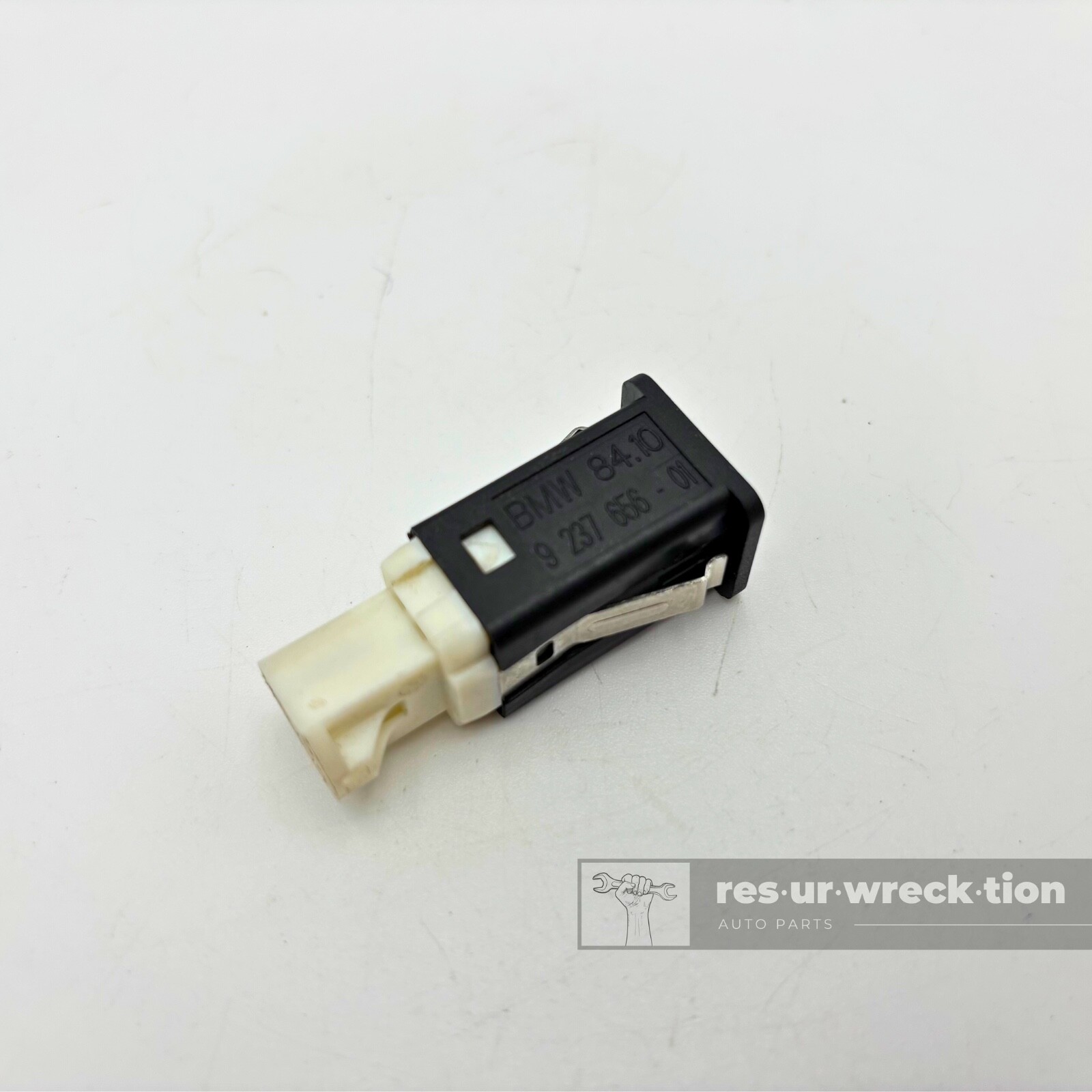 BMW USB Socket Port 1 3 5 6 7 X5 X6 Z4 E90 E91 E60 E61 OEM 9237656