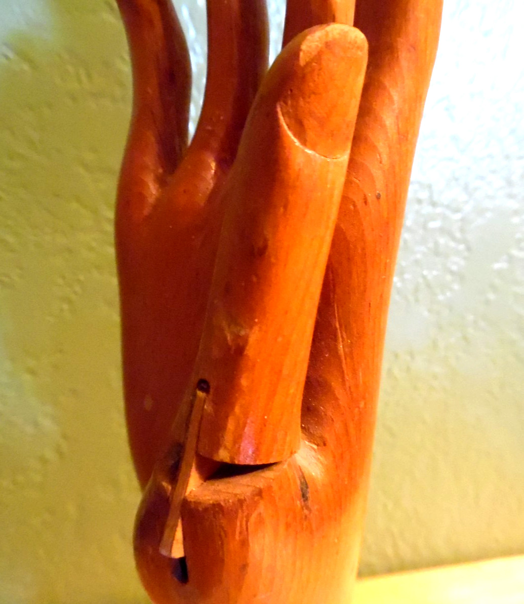 ANTQ EARLY 1900'S HND CRVD WD MANNEQUIN HAND W/JOINTED THUMB GLOVE STORE DISPLAY