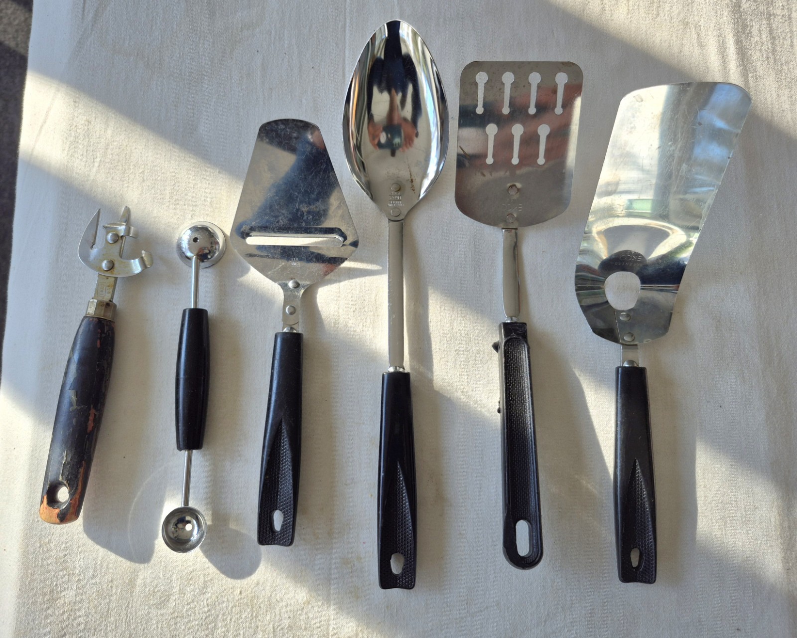 6 Piece Vtg Ecko Kitchen Utensils Spatulas, Spoon, Can Opener, Cheese Cutter