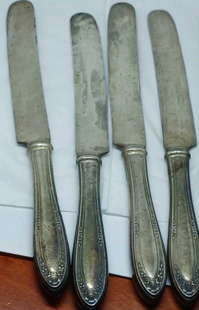 1847 Rogers Bros XS Triple “OLD COLONY” 4 dinner knifes used