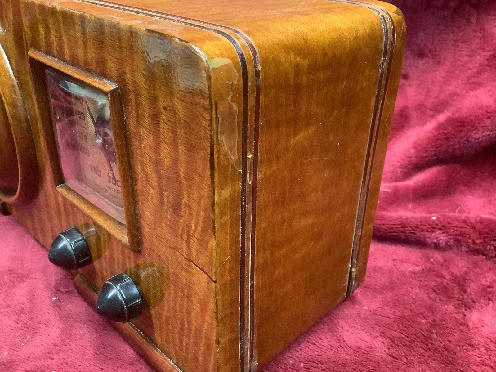 VINTAGE 1930s EMERSON 212 “Bullseye” CABINET ART DECO RADIO WITH INLAYS Beauty!