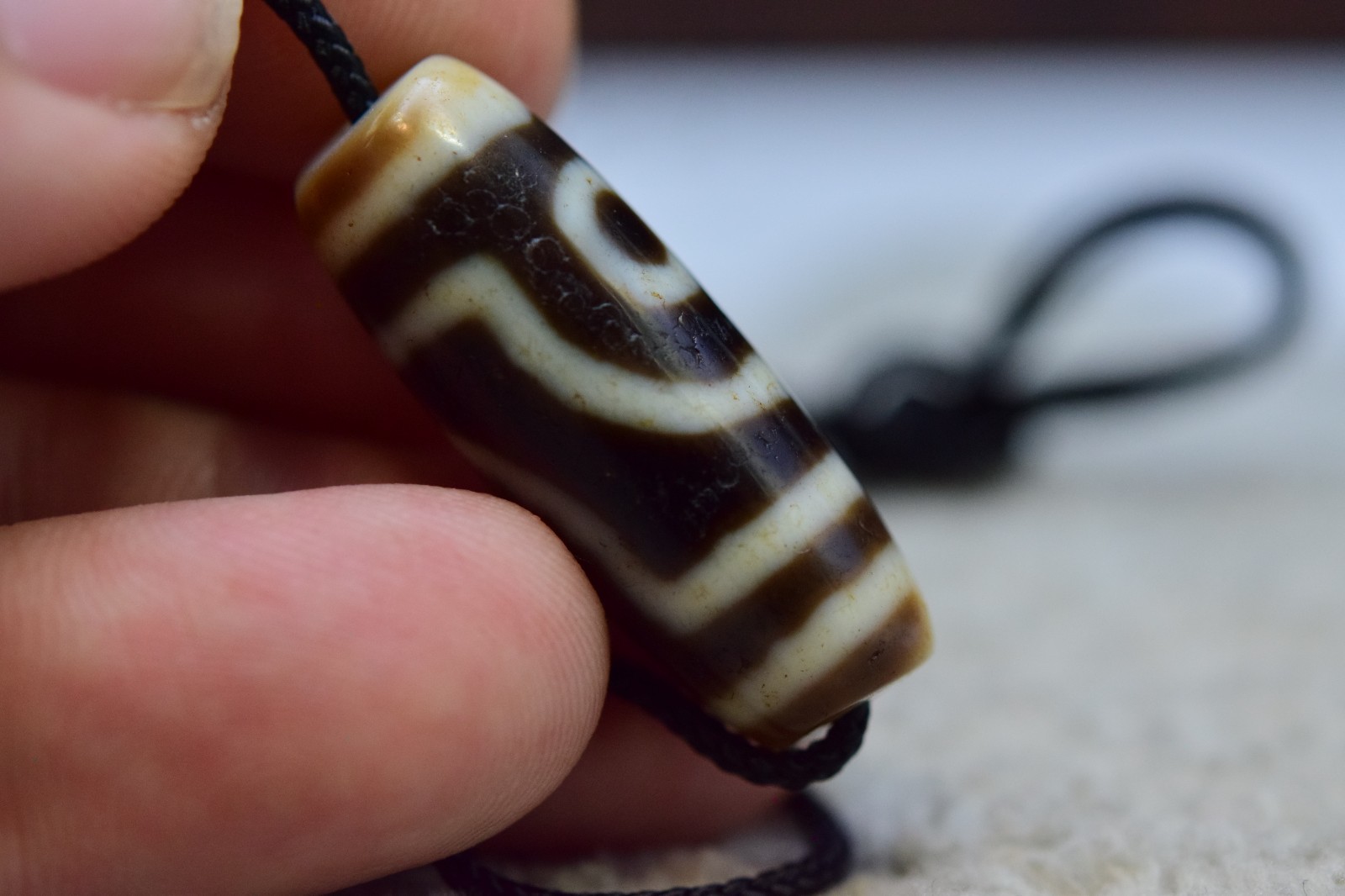 old Himalayan indo tibetan 2eyes agate bead unique pattern