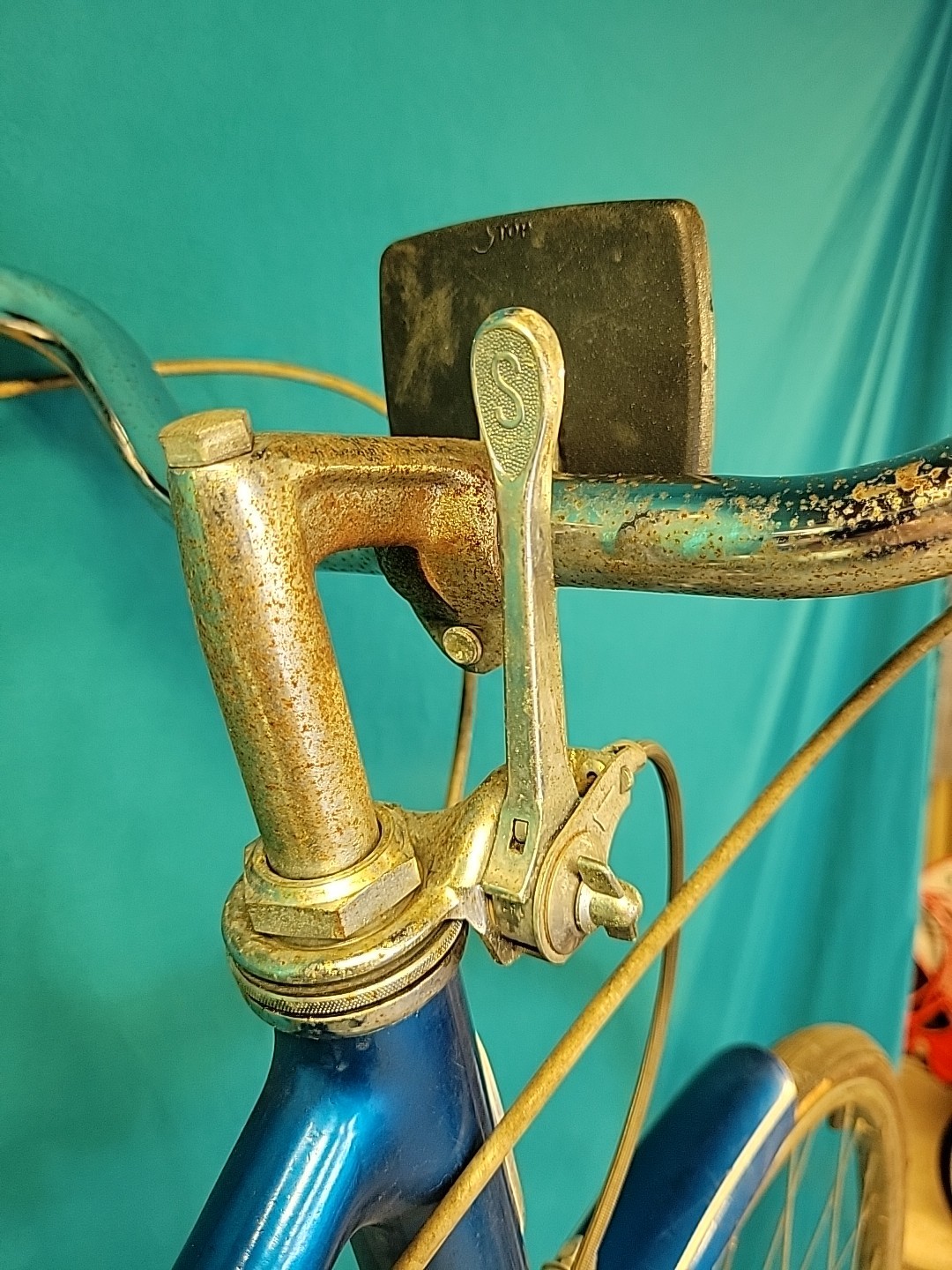 April 1977 Schwinn Suburban Complete Bicycle. Bike Rolls Smooth. Tires Dry Rot